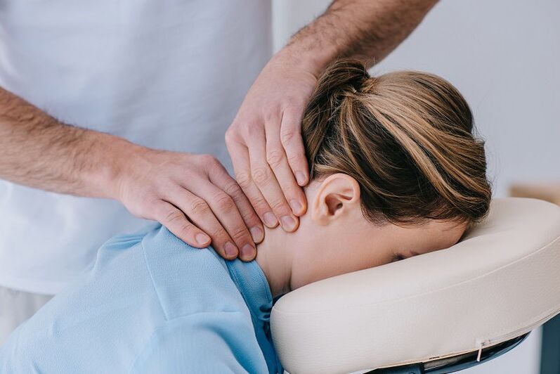 Om het neurologische syndroom te elimineren, wordt handmatige massage gebruikt