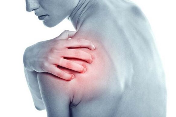 Pijnlijke pijn in de schouder is een symptoom van artrose van het schoudergewricht