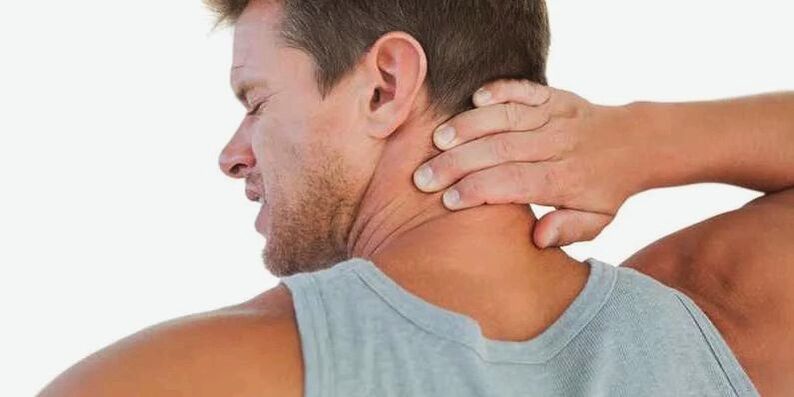 Pijn in de nek duidt op compressie van de zenuwwortels in het cervicale gebied